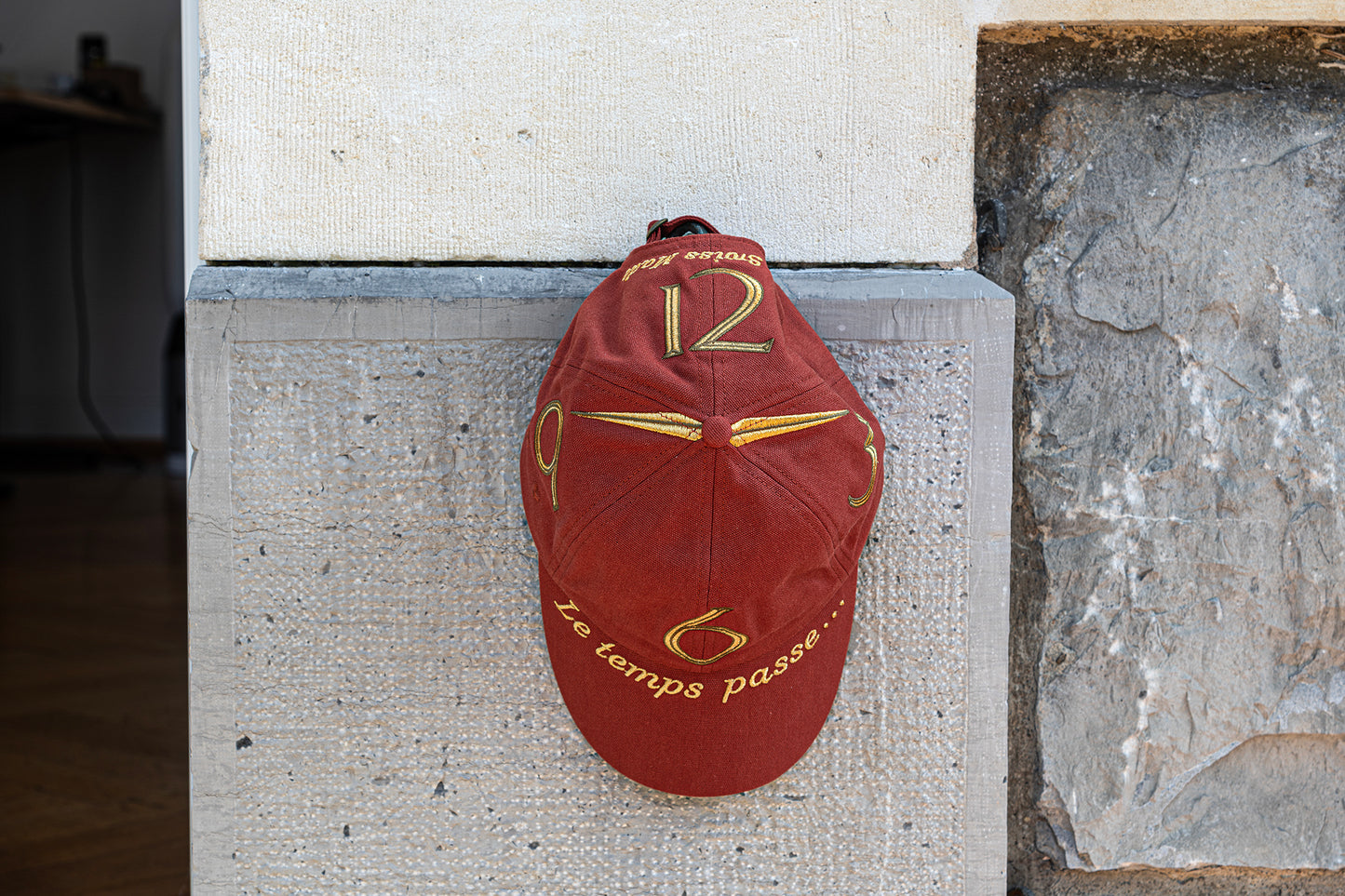 Le temps passe… (Time passes…) dial cap